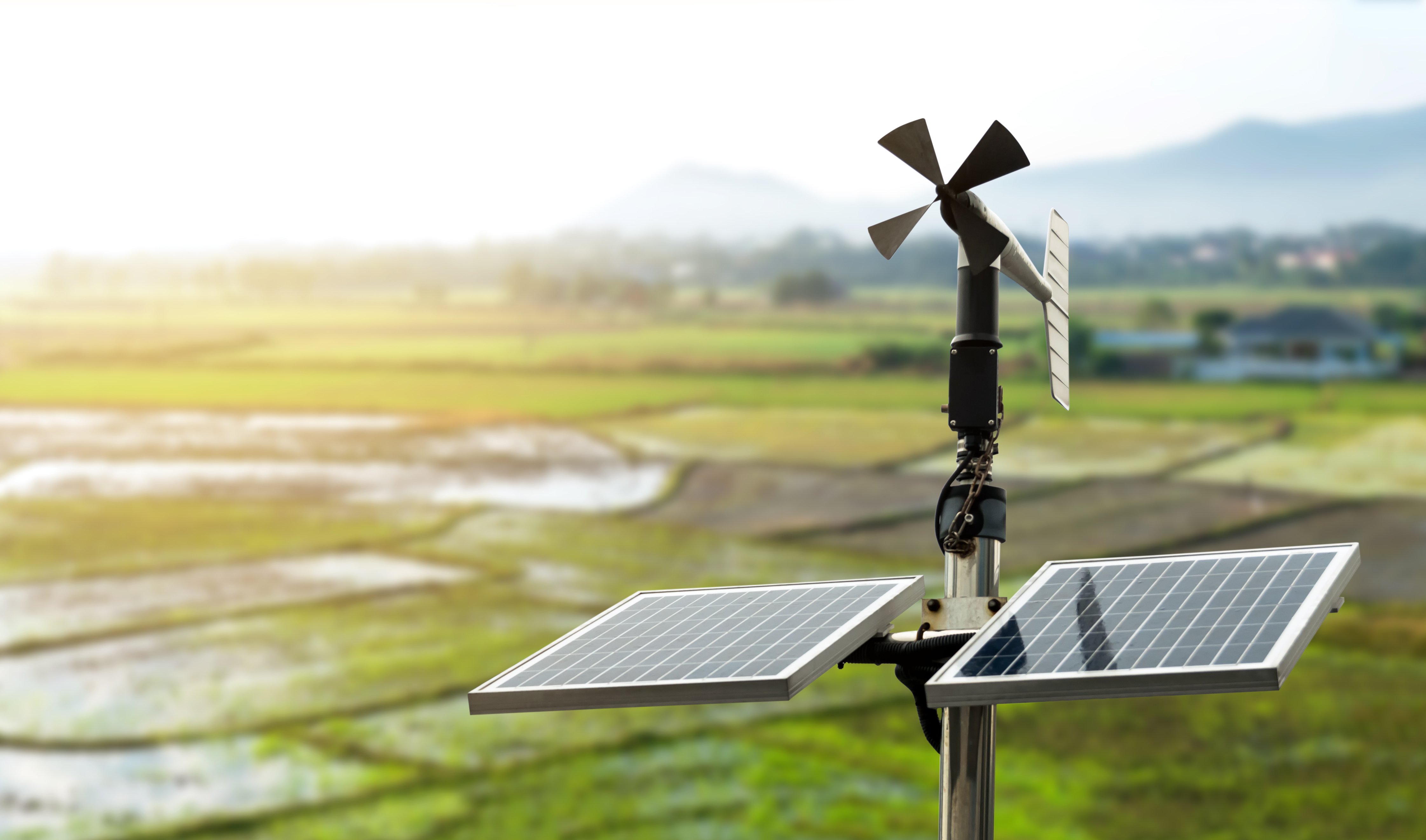 shutterstock_622847135 weather station